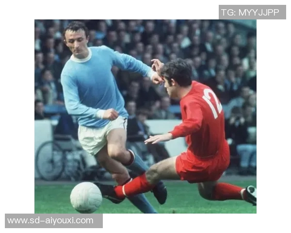 足球传奇一百图解析:从乔治·贝斯特到梅西的光辉历程与瞬间 足球传奇一百图解析:从乔治·贝斯特到梅西的光辉历程与瞬间